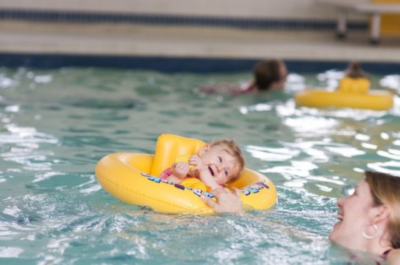 Aqua aerobic για μαμάδες και μωρά