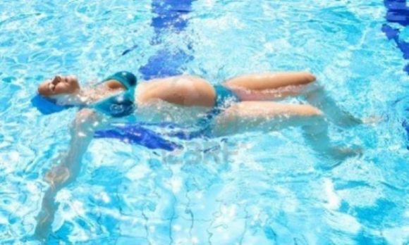 Aqua yoga: Όλα όσα πρέπει να ξέρουν, για μέλλουσες μανούλες!